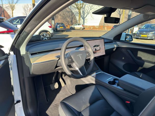 Tesla Model Y 220 kW image number 14