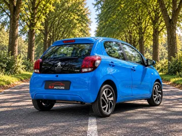 Car image 4