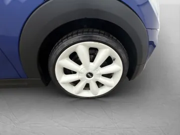 Car image 28