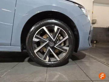 Car image 25