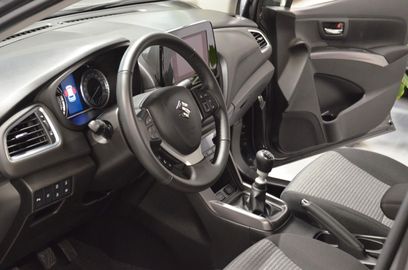 Car image 11