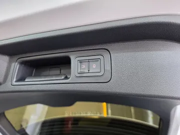 Car image 34