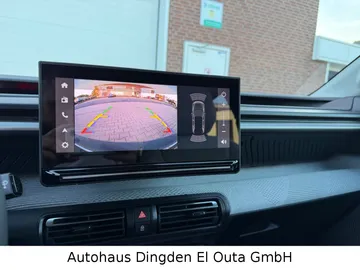 Car image 30