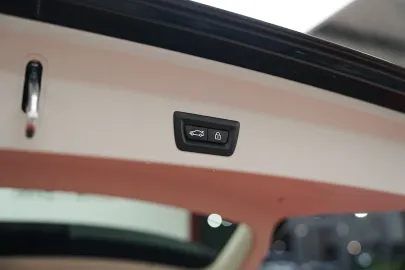Car image 39