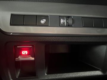 Car image 28