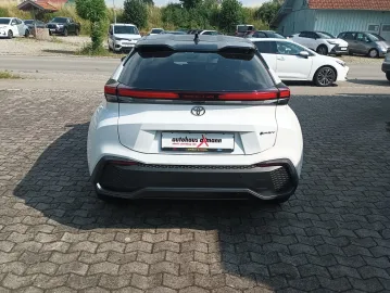 Car image 5