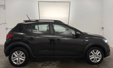 Car image 4