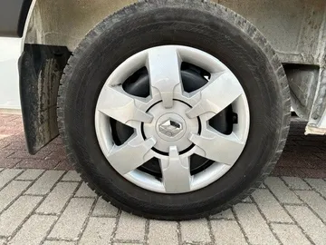 Car image 30