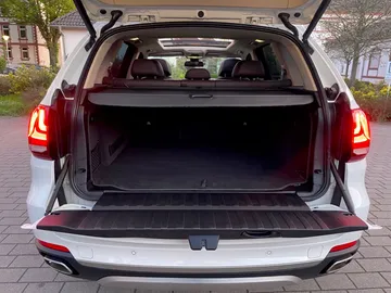 Car image 40