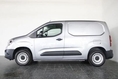 Car image 25