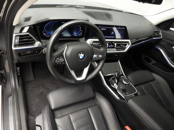 BMW 330e 215 kW image number 6