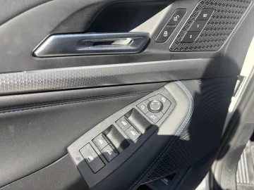 Car image 35