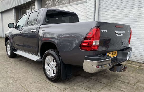 Toyota Hilux D Double Cab 2.4 4D Professional 110 kW image number 3