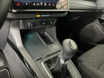 Car image 23