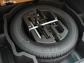 Car image 36