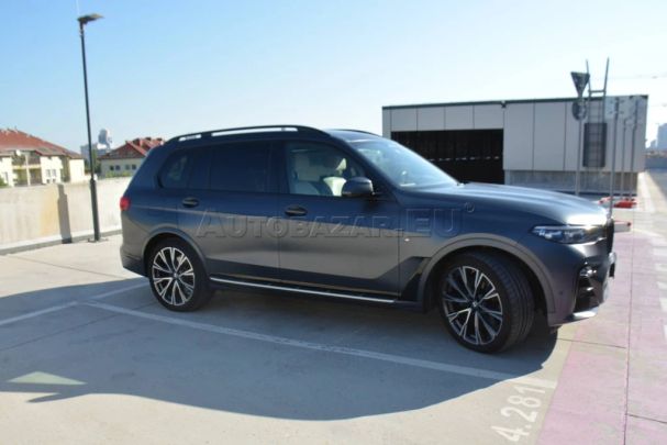 BMW X7 M xDrive 250 kW image number 14