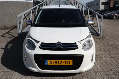 Car image 4