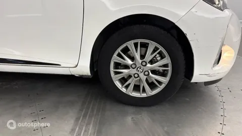 Car image 20