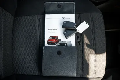 Car image 27