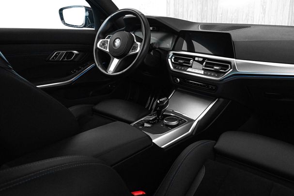 BMW 330 Touring e M 215 kW image number 16