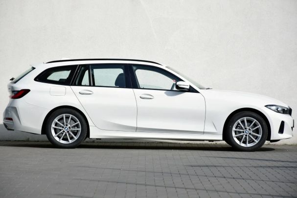 BMW 318i Touring Advantage 115 kW image number 3