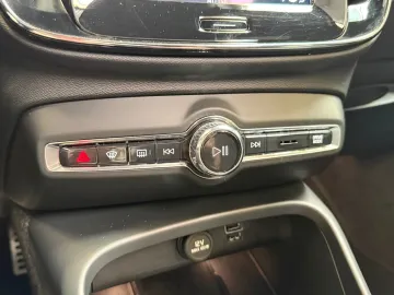 Car image 36