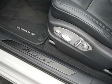 Car image 36