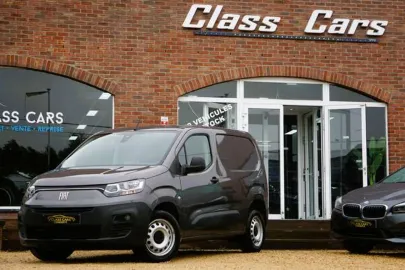 Car image 19