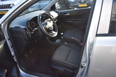 Car image 15