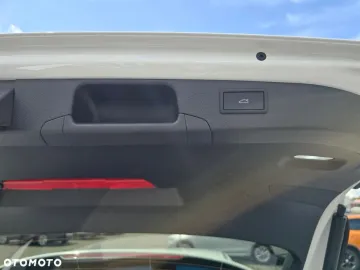 Car image 40