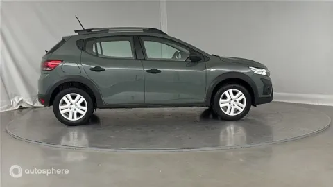 Car image 4