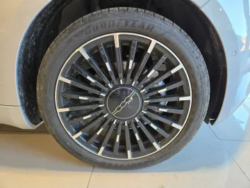Car image 29