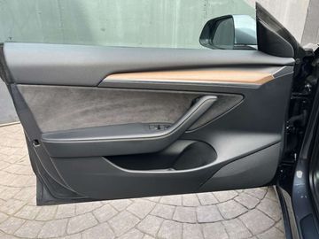 Car image 37