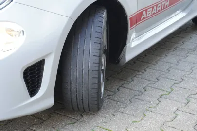 Car image 30