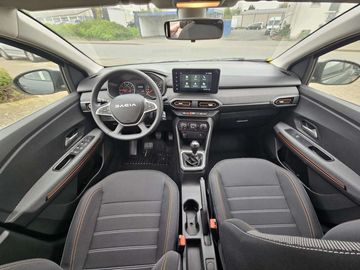 Car image 16