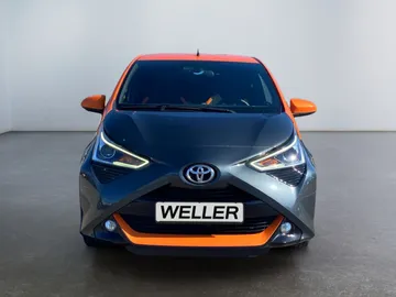 Car image 4