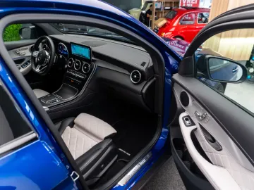 Car image 40
