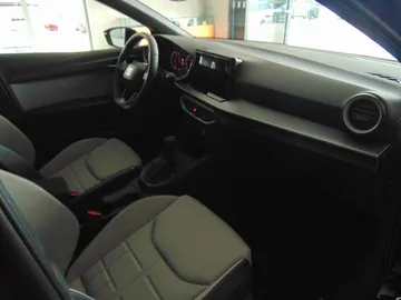 Car image 13