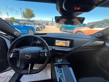 Car image 24