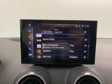 Car image 32