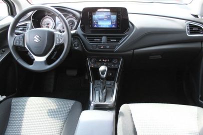 Car image 12