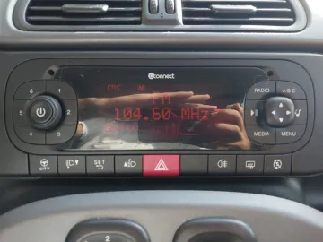 Car image 17