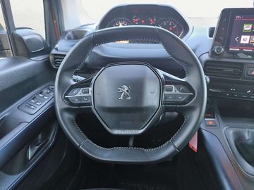 Car image 32