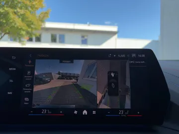 Car image 28