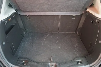 Car image 34