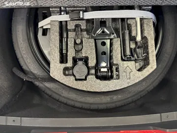 Car image 36
