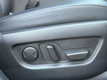 Car image 43