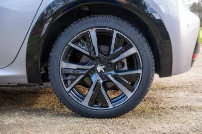 Car image 29