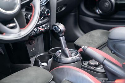 Car image 33