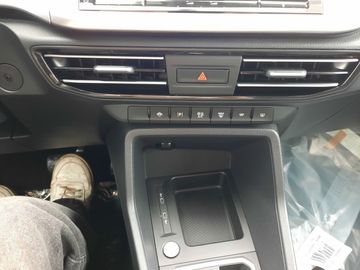 Car image 28